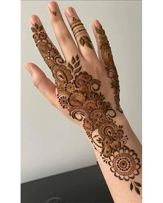 Overlay Inspired Dreamy Back Hand Mehndi Design